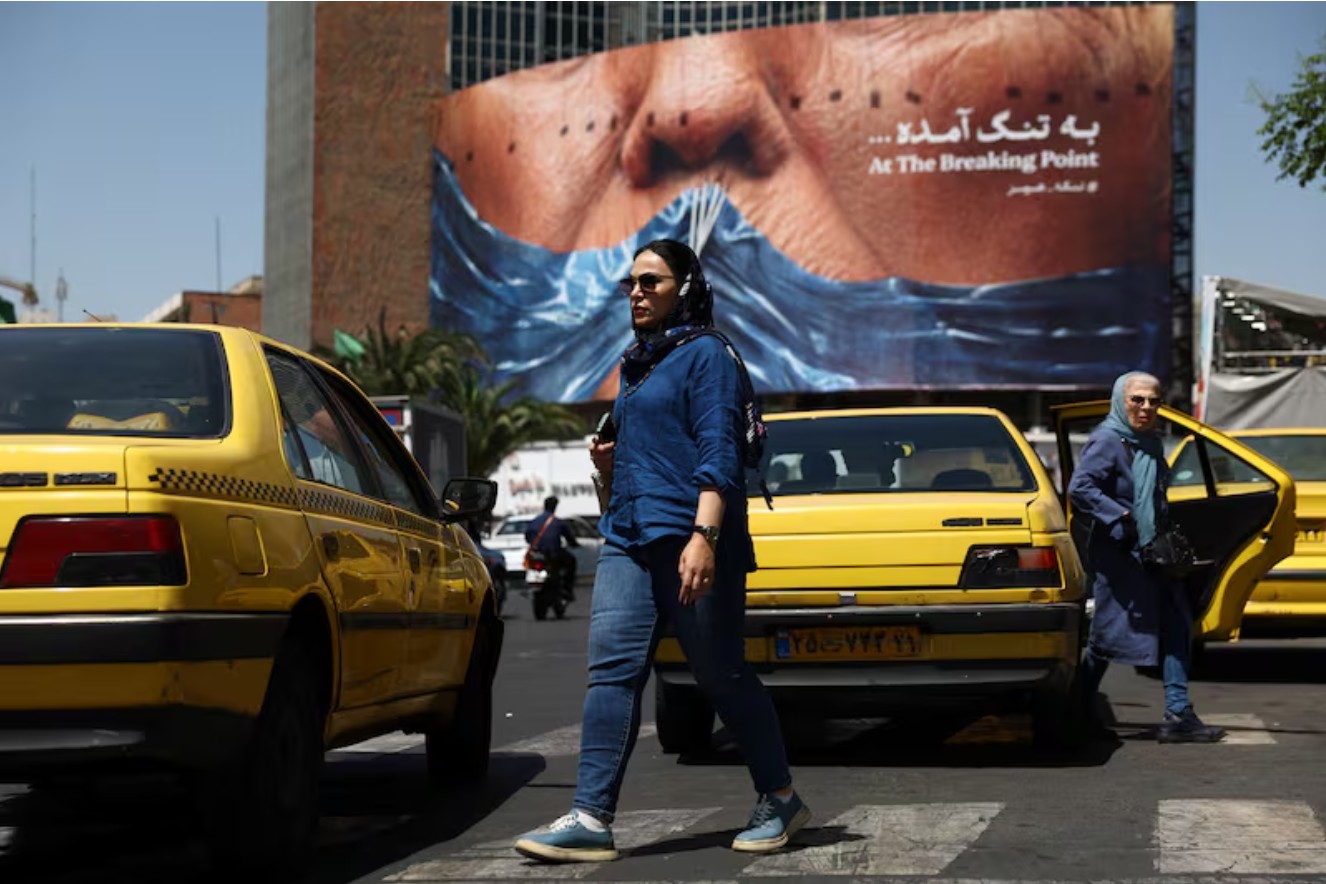 War deepens Iran’s economic crisis excerpt image