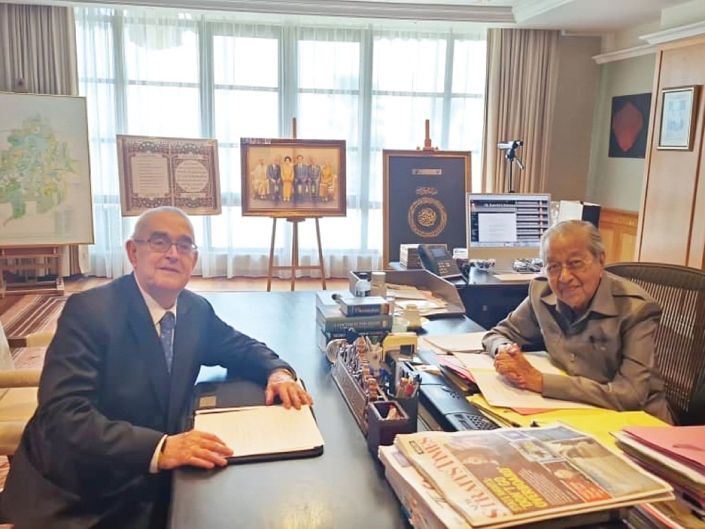 How democracy and elective  monarchy sit side-by-side in Malaysia